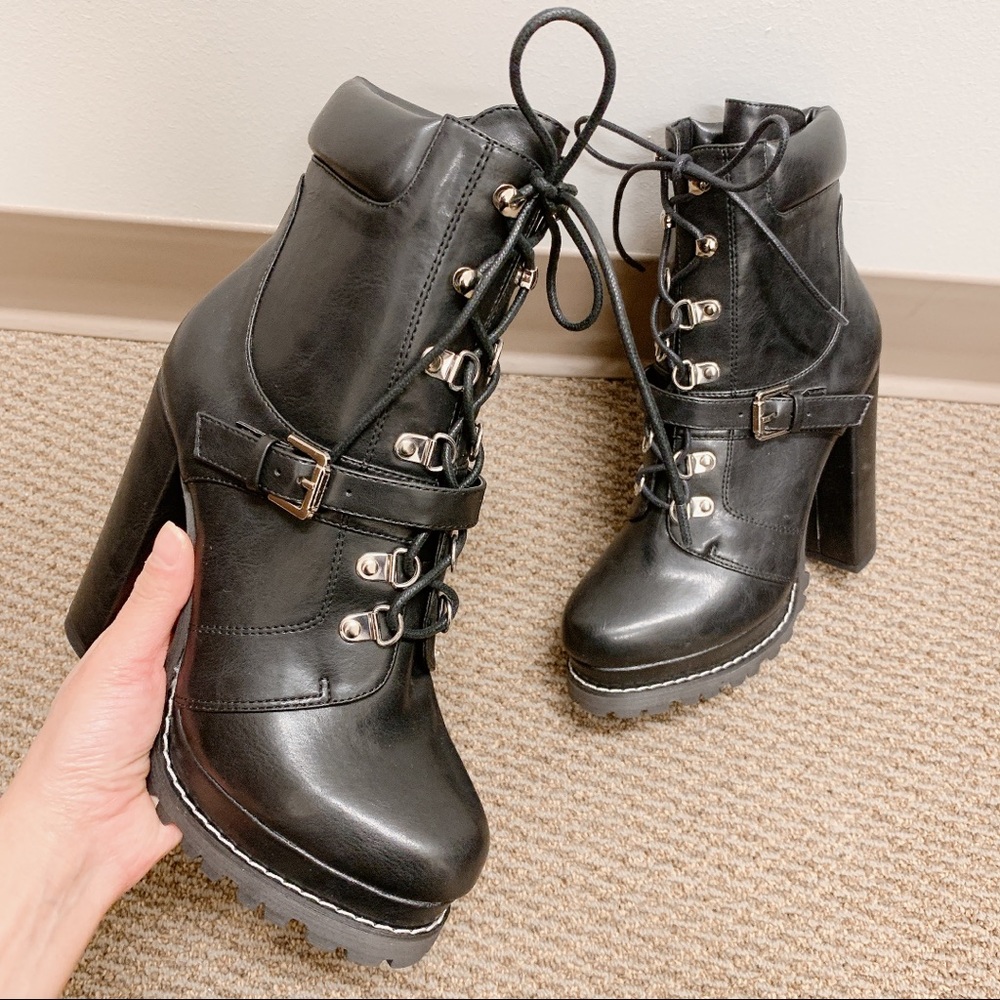 BRAND NEW🖤Platform lug sole black bootie